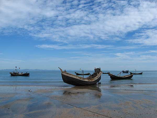 St. Martin's Island: Beautiful coral island in Bangladesh. Number six among the best places to visit in Bangladesh.