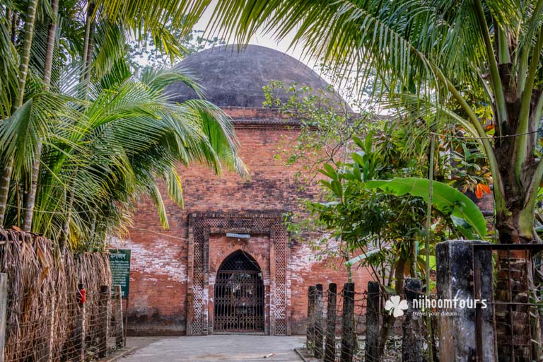The Bibi Begni Mosque in Bagerhat The Bibi Begni Mosque in Bagerhat