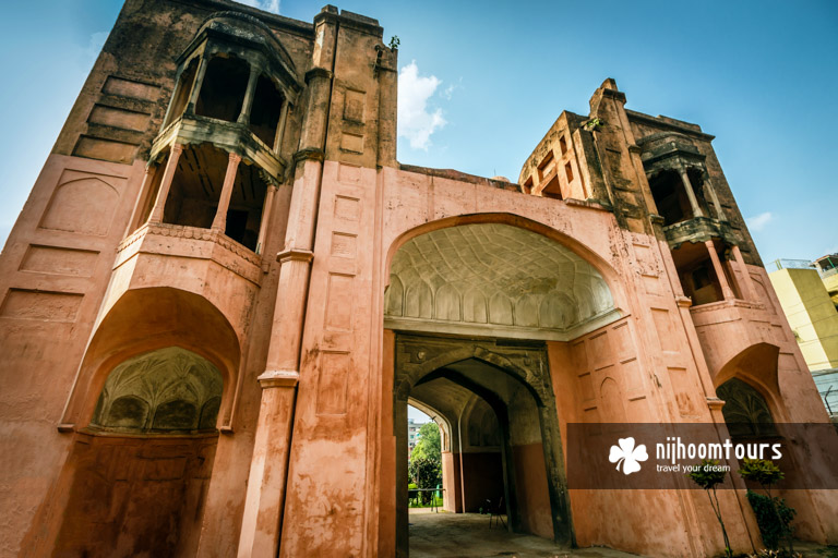 Photo of the main entrance tower of Lalbagh Fort