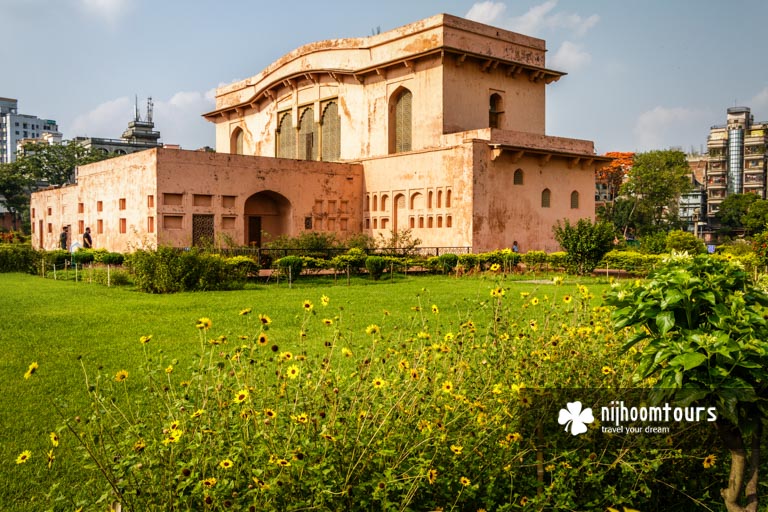 Photo of the governor's residence in Lalbagh Fort